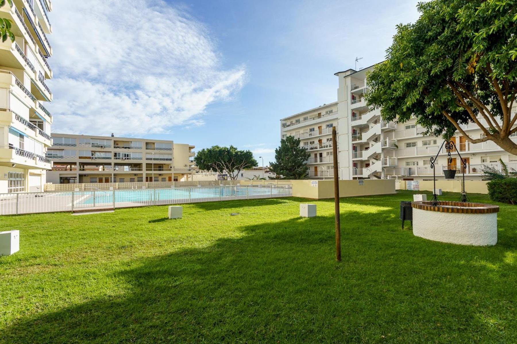 Malagasuite Carihuela Apartments Торремолінос Екстер'єр фото